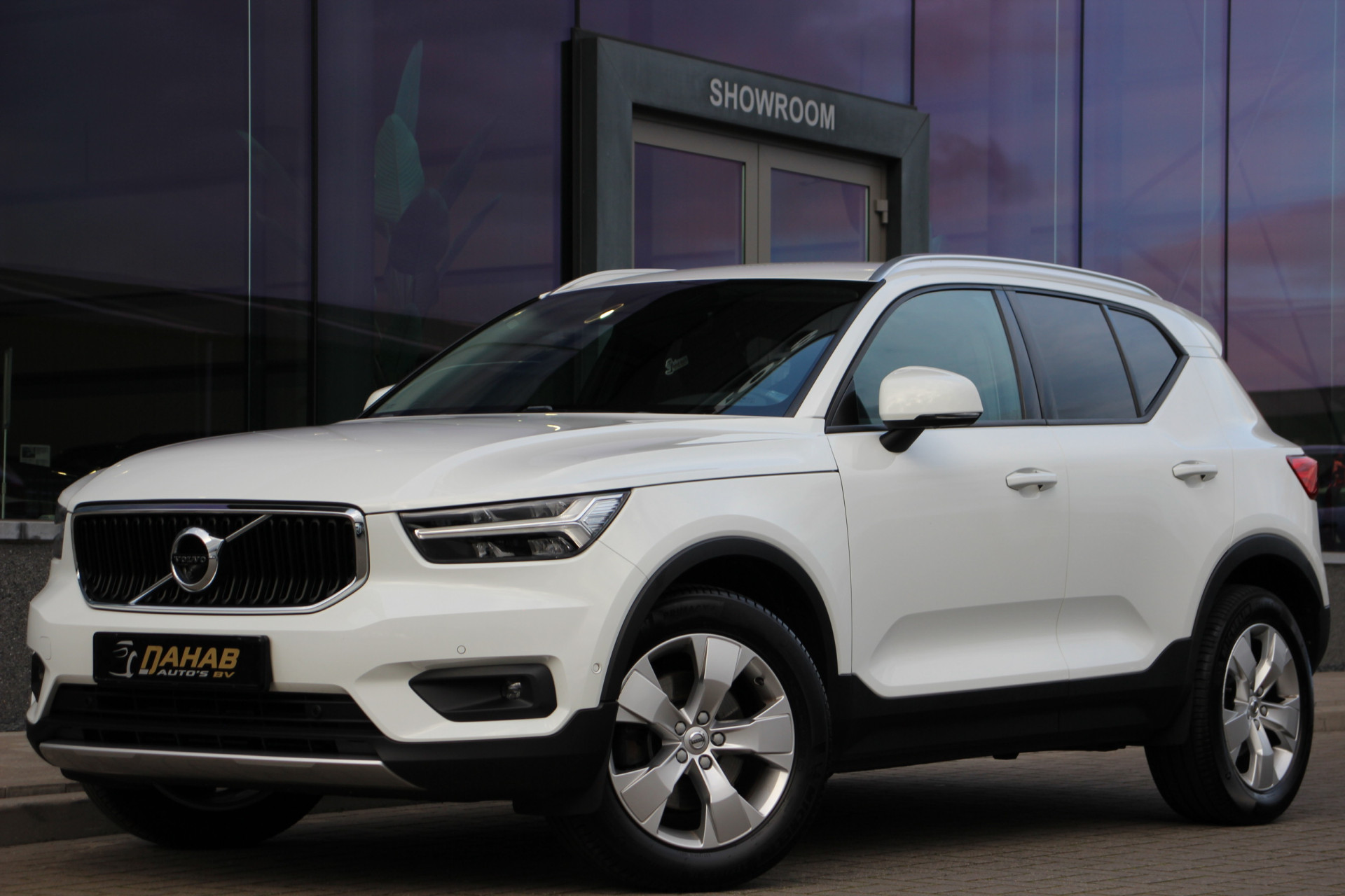 Volvo  XC40